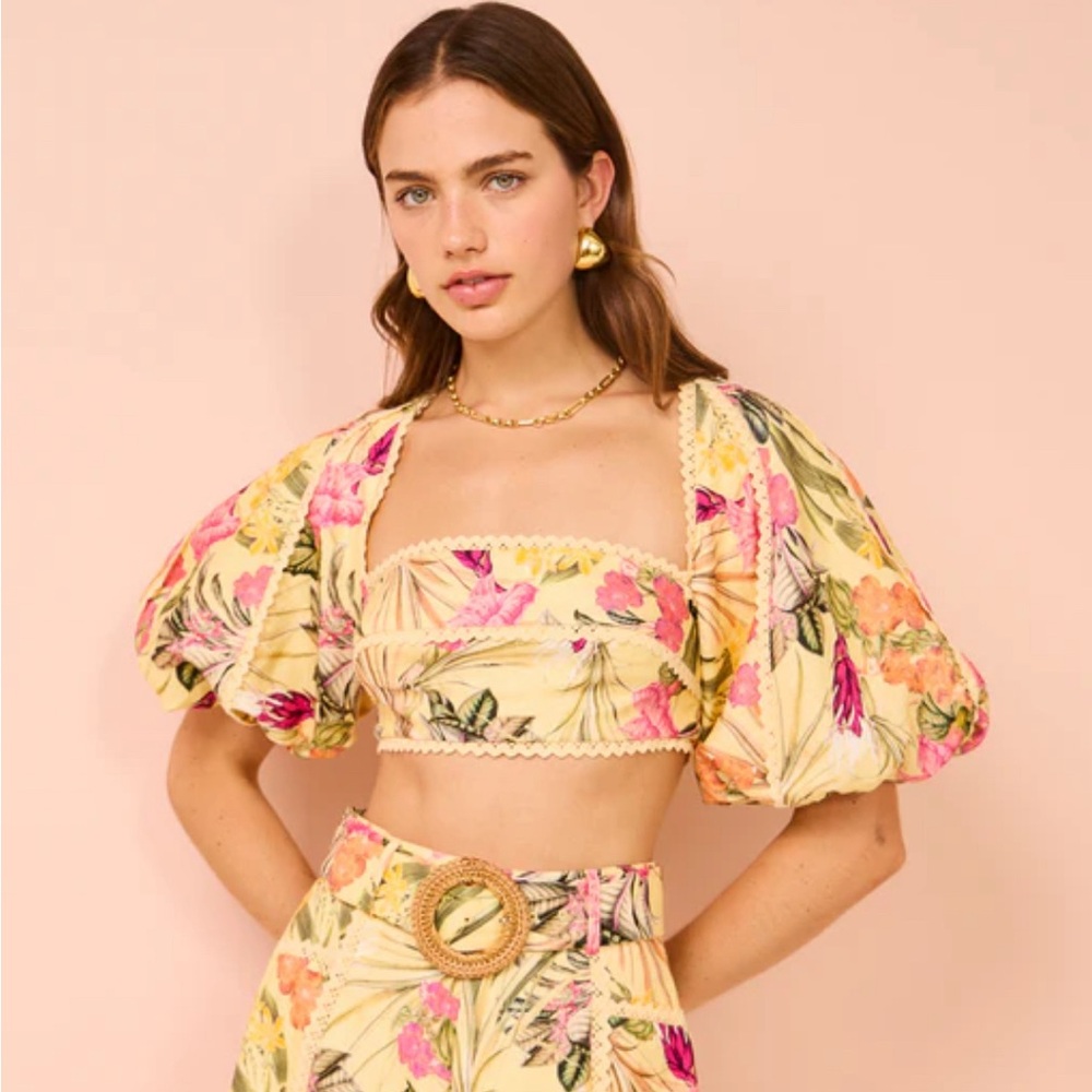 NWT Significant Other Lark Floral Crop Top Size
4